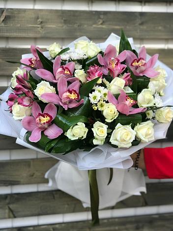 Букет цветов из: Розы и Хризантемы в Воскресенской