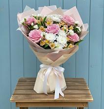 Букет цветов из:  Гвоздики, Орхидеи и Розы #REPLACE_PRED# Воскресенской