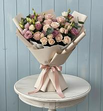 Букет цветов из:  Розы и Лизиантусы в Воскресенской