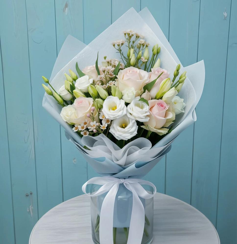 Букет цветов из: Розы и Лизиантусы в Воскресенской