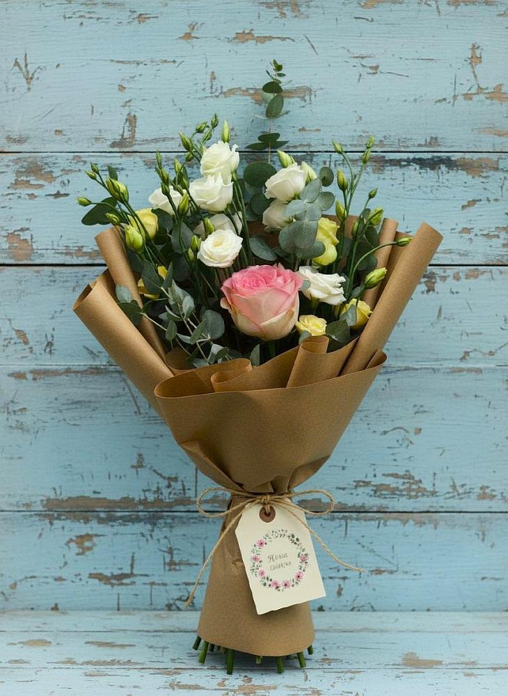 Букет цветов из: Розы и Лизиантусы в Воскресенской