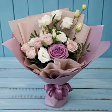 Букет цветов из:  Розы и Лизиантусы в Воскресенской
