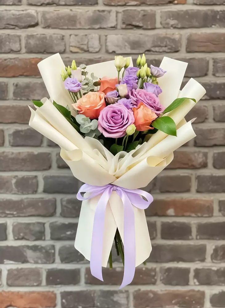 Букет цветов из: Лизиантусы и Розы в Воскресенской