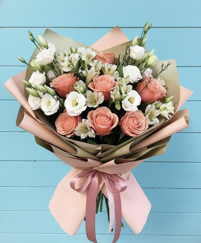 Букет цветов из: Розы, Альстромерии и Лизиантусы в Воскресенской