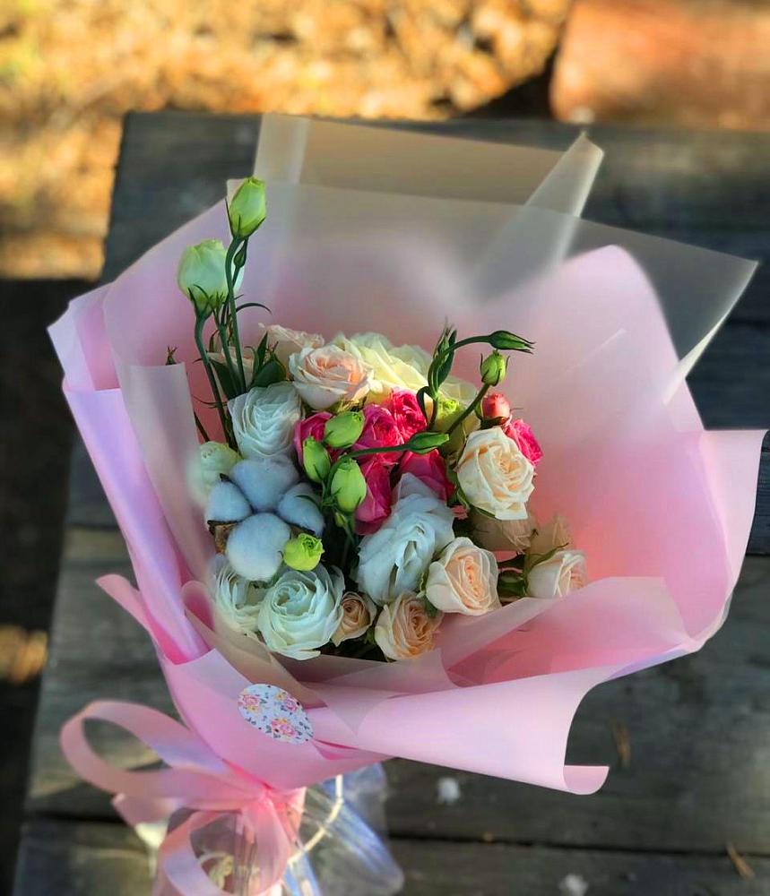 Букет цветов из: Розы и Лизиантусы в Воскресенской