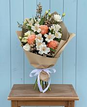 Букет цветов из:  Альстромерии, Лизиантусы, Розы и Хризантемы #REPLACE_PRED# Воскресенской