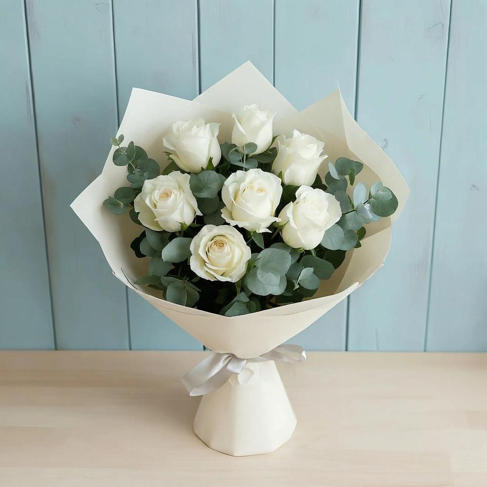 Букет Белые розы в Эвкалипте в Воскресенской