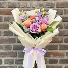 Букет цветов из:  Лизиантусы и Розы в Воскресенской