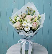 Букет цветов из:  Розы и Лизиантусы в Воскресенской