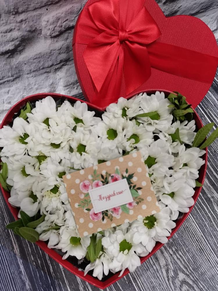 Цветочная композиция из Хризантемы в виде сердца в Воскресенской