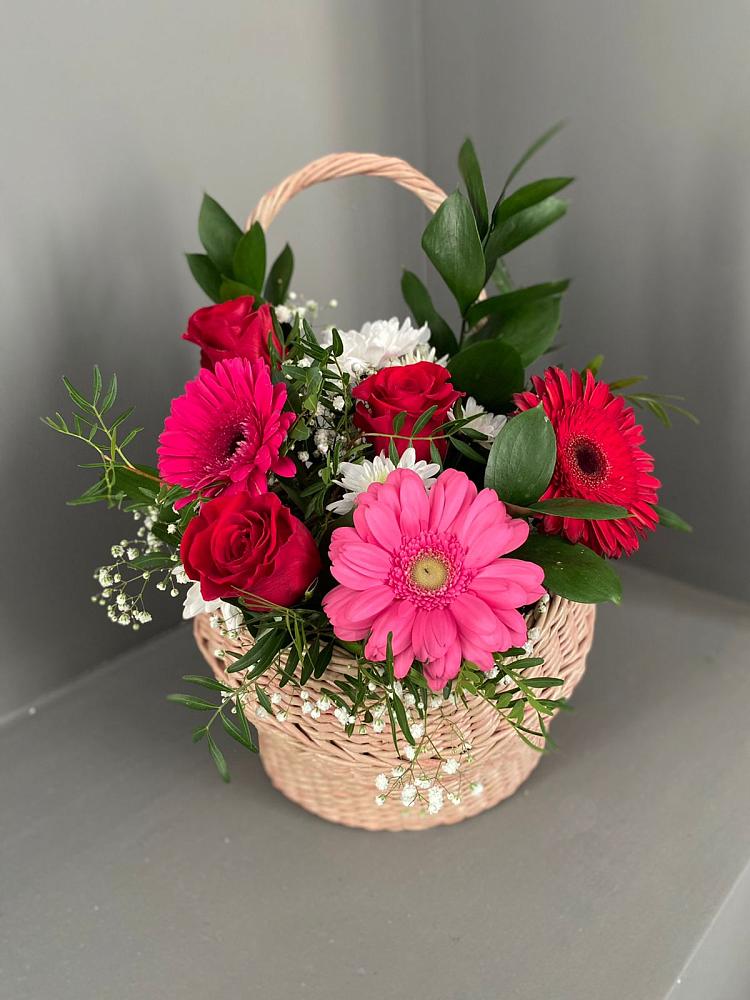 Цветочная композиция из Розы, Хризантемы и Герберы в корзине в Воскресенской
