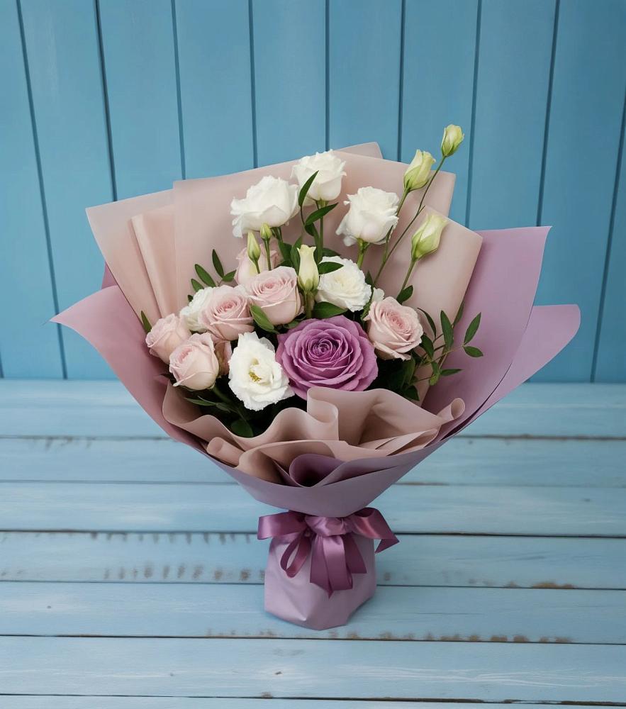 Букет цветов из: Розы и Лизиантусы в Воскресенской